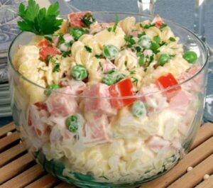 Salada de Macarrão com Frios